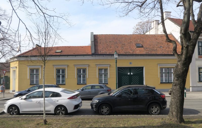 Khleslplatz 9 mit seiner frühhistoristischen Fassade